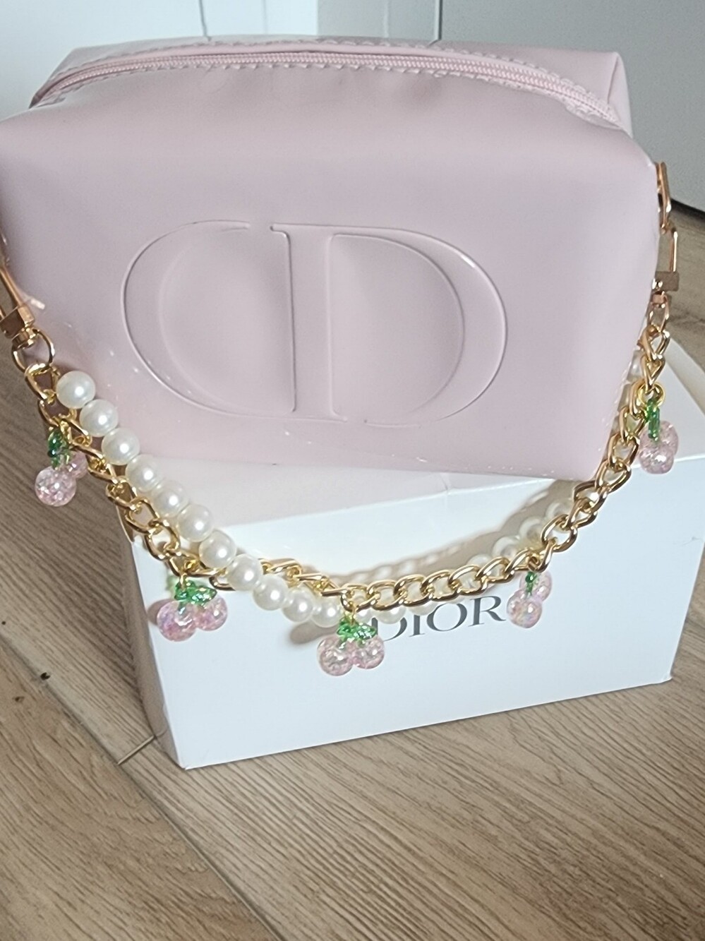 Dior Light Pink Patent CD logo Zip Pouch Clutch Bag With Pearl Gold Chain Strap - Picture 10 of 10